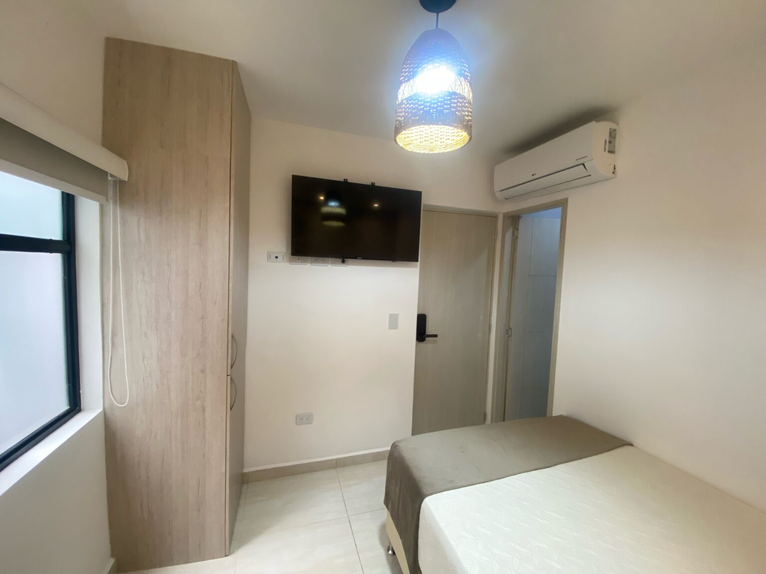hotel y habitación-aire acondicionado
